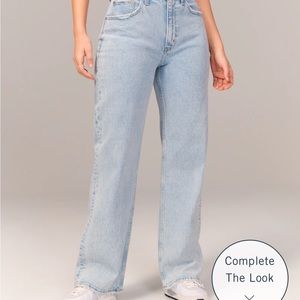 Ambercrombie & Fitch Women's
Curve Love High Rise 90s Relaxed Jeans